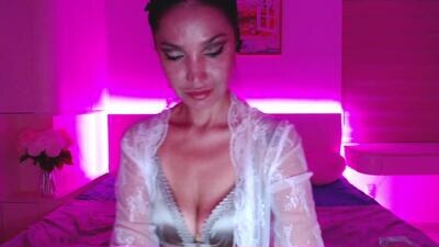 ohmy_linda public webcam profile photo 3