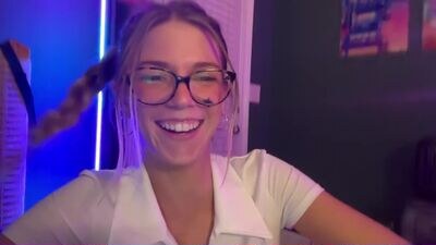 oliviahansleyy public webcam profile photo 4