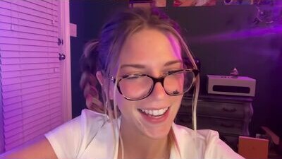oliviahansleyy public webcam profile photo 8