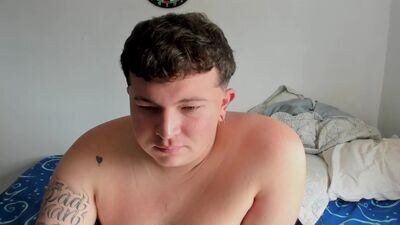 onewhiteboichub public webcam profile photo 2