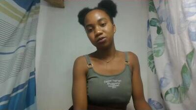 oooorazanamalala public webcam profile photo 5