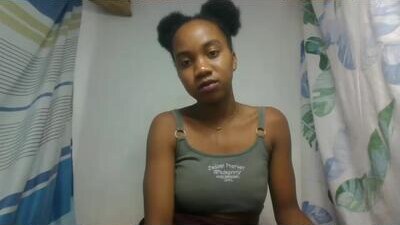 oooorazanamalala public webcam profile photo 7