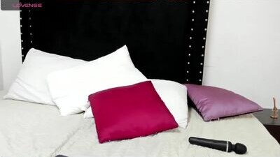 oriana_guzman public webcam profile photo 6