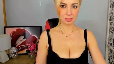 pamelalips public webcam profile photo 3
