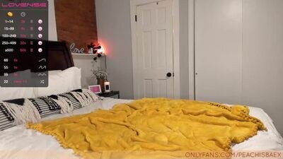 peachisbae public webcam profile photo 4