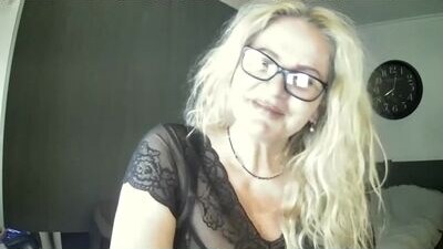 penelopeflirty public webcam profile photo 5