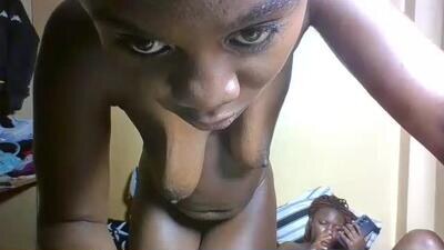 petite_linsey public webcam profile photo 3