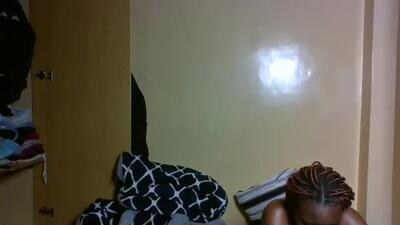 petite_linsey public webcam profile photo 4