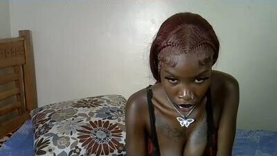 petite_lunar public webcam profile photo 5