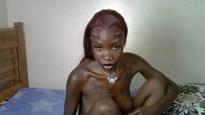 petite_lunar public webcam profile photo 8