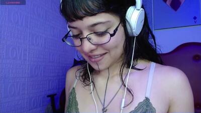 petite_melodyy public webcam profile photo 3