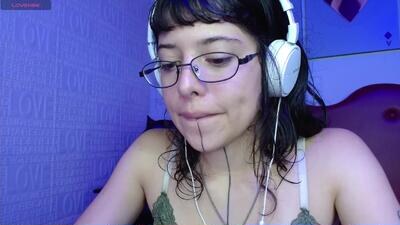 petite_melodyy public webcam profile photo 4
