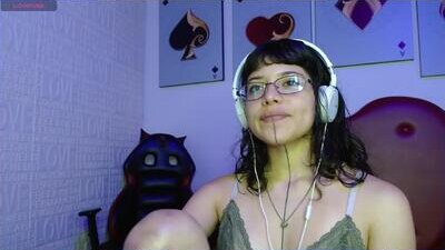 petite_melodyy public webcam profile photo 6
