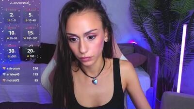 petite_moly public webcam profile photo 3