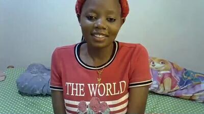 pretty_kelen public webcam profile photo 3