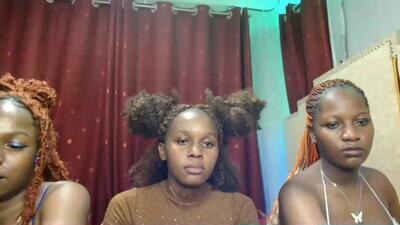 pretty_lioness_ public webcam profile photo 3