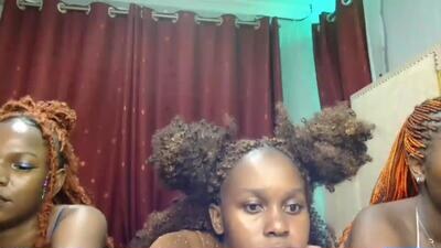 pretty_lioness_ public webcam profile photo 4