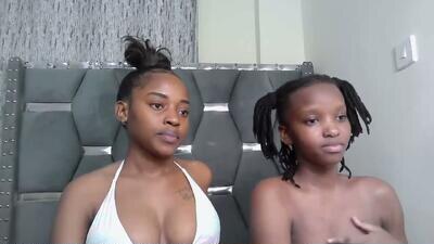 pretty_petite18 public webcam profile photo 2