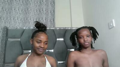 pretty_petite18 public webcam profile photo 4
