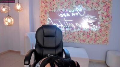 puiyee_ public webcam profile photo 2