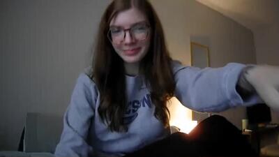 qt33 public webcam profile photo 3