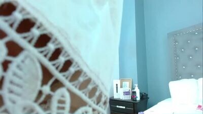 queenalya_ public webcam profile photo 4