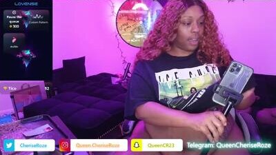 queencroze public webcam profile photo 8