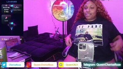 queencroze public webcam profile photo 10