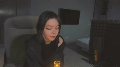 quietluxury public webcam profile photo 5
