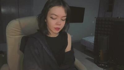 quietluxury public webcam profile photo 6