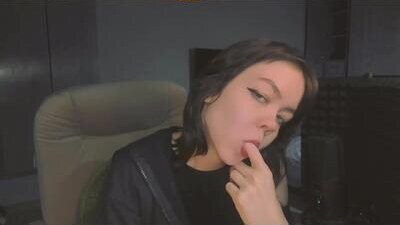 quietluxury public webcam profile photo 8