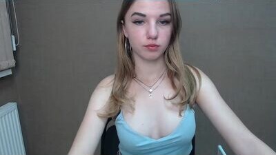 regina_milk public webcam profile photo 5