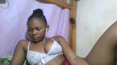 reinechi public webcam profile photo 10