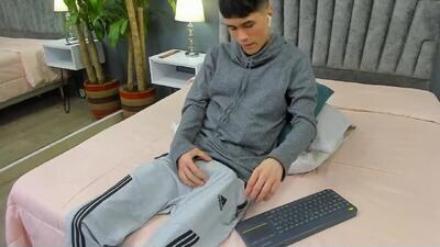 roan_birkin public webcam profile photo 4