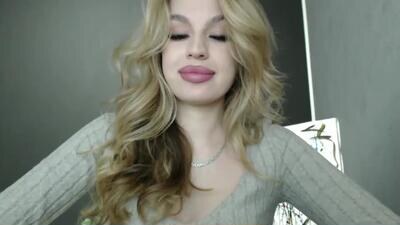 rosaline_ly public webcam profile photo 3