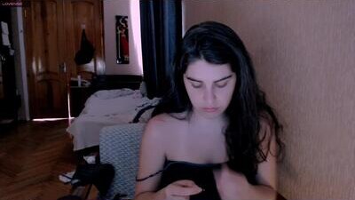 roselina_ public webcam profile photo 6
