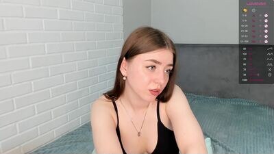 rowenahallman public webcam profile photo 3