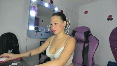 roxy_lu_07 public webcam profile photo 7