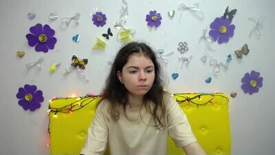 rrtinaredly public webcam profile photo 2