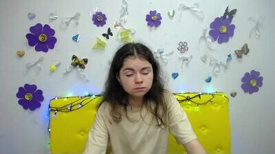 rrtinaredly public webcam profile photo 3