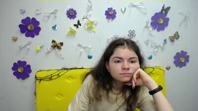 rrtinaredly public webcam profile photo 5