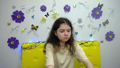 rrtinaredly public webcam profile photo 6