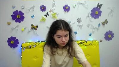 rrtinaredly public webcam profile photo 7