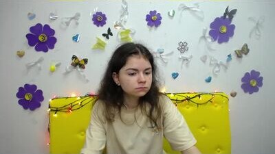 rrtinaredly public webcam profile photo 8