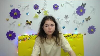 rrtinaredly public webcam profile photo 9