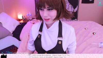 runesy public webcam profile photo 2