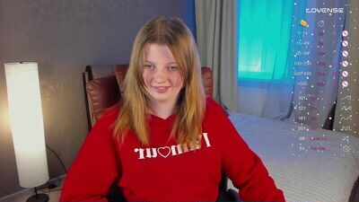 salut_love public webcam profile photo 3