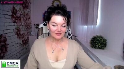 santani_ public webcam profile photo 2