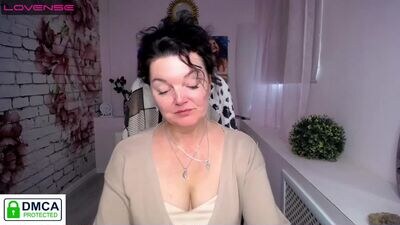 santani_ public webcam profile photo 3