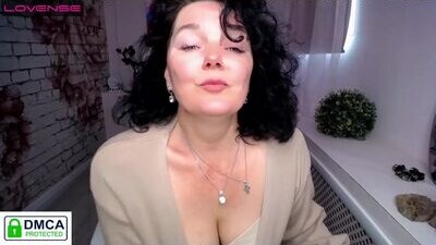 santani_ public webcam profile photo 8